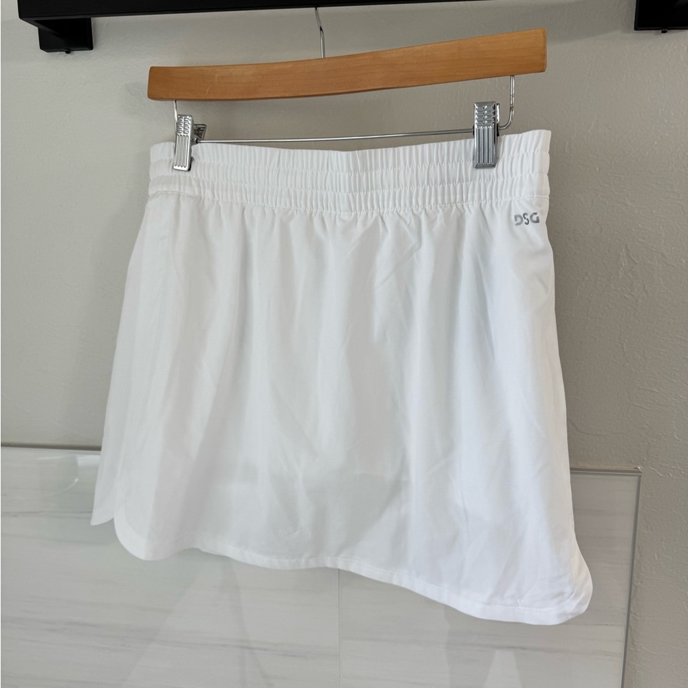 NWT, DSG Classic White Skort